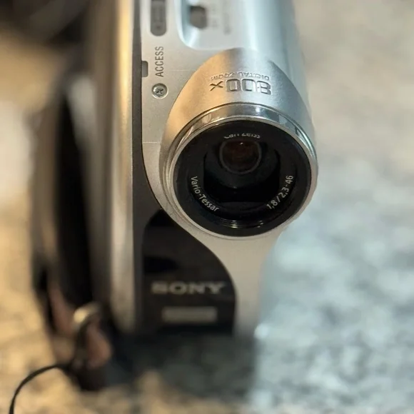 Sony Handycam DCR-DVD105E Camcorder with Mini DVD-RW Discs - Picture 7 of 8